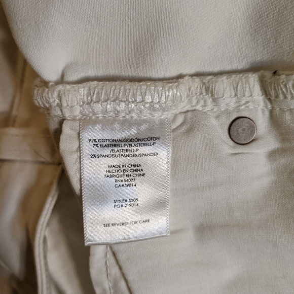 Cabi Size 6 High Slim White jeans distressed ripped look new without tags - Picture 8 of 13